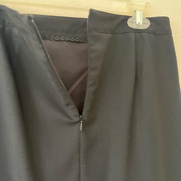 Express Black Skirt With Pleated Bottom Lined Zip Back Size 6 - Picture 4 of 5